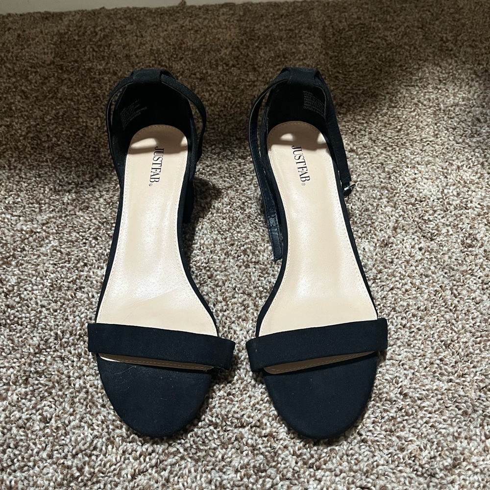 Black small heeled Justfab shoes! 9.5 never worn.